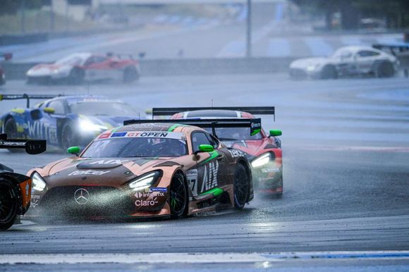 Siebert debió abandonar, pero sigue prendido en el campeonato