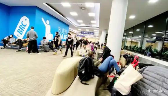 Un egresado se quedó dormido y se lo “olvidaron” en Bariloche