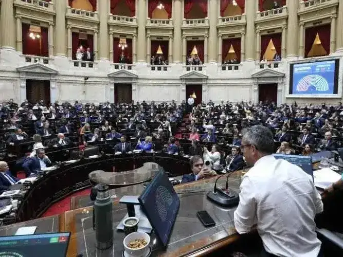 El oficialismo desactiva la movida opositora por Adorni y asegura sesión propia en Diputados