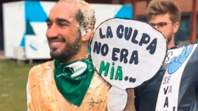 Festejó graduarse disfrazado de "víctima de femicidio" y le sacaron el título