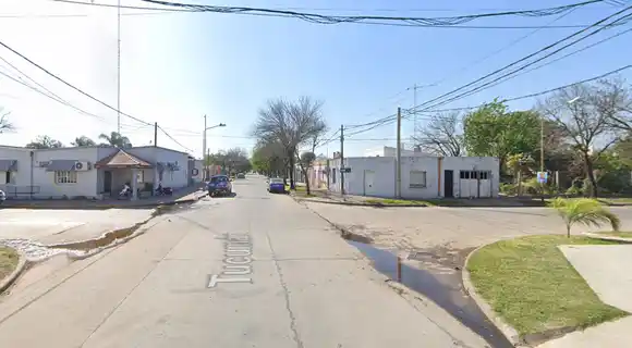 Frenó a la policía para pedir ayuda: tenía a un desconocido dentro de su casa