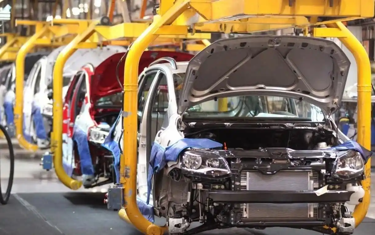 El Gobierno abona el salario complementario de los trabajadores privados