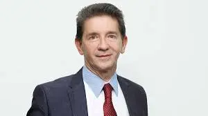 ¿De dónde saca tanta plata Luis Pérez?
