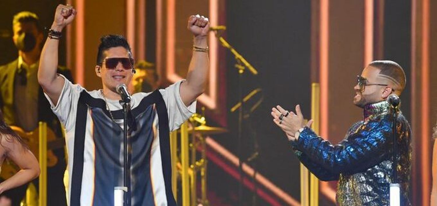 SIN DESPERDICIO la presentación de Chyno y Nacho en Premios Juventud