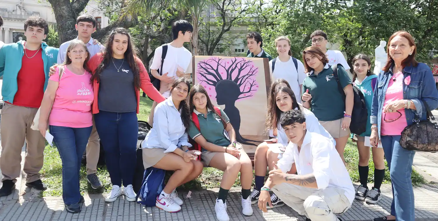 Estudiantes del Colegio Los Naranjos se sumaron a la concientización sobre el cáncer de mama