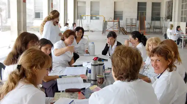 Agmer anticipó que pedirá un 35 % de aumento en los salarios