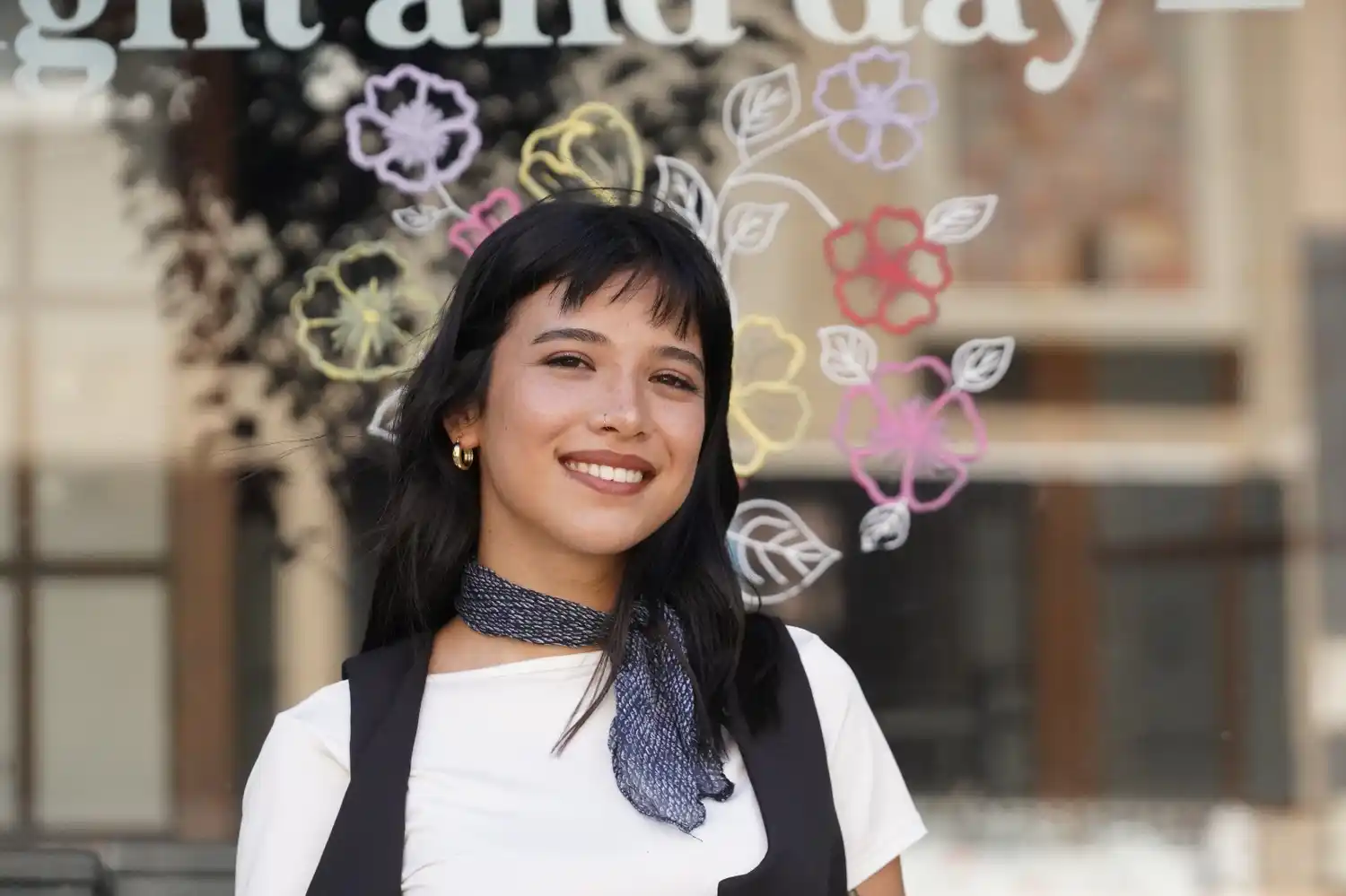 Abril genera material audiovisual para comercios de la ciudad.