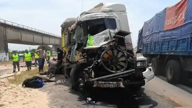 Choque entre camiones en el Puente Urquiza provocó demoras en la Ruta 12