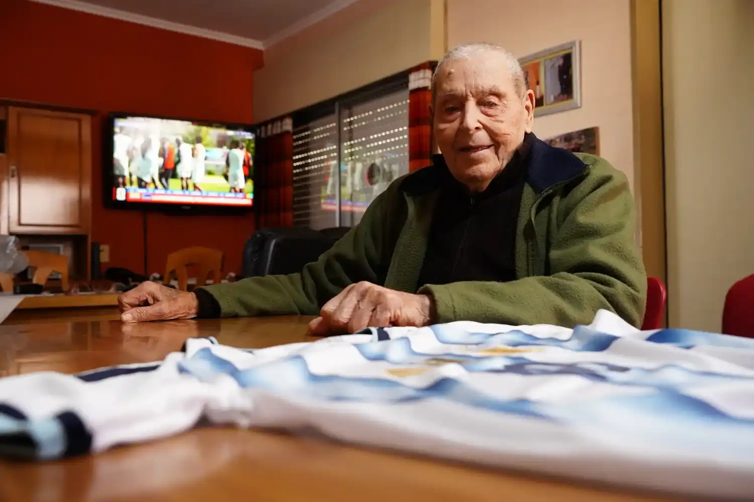 A los 99 años, Albino sigue viviendo cada Mundial como el primero.