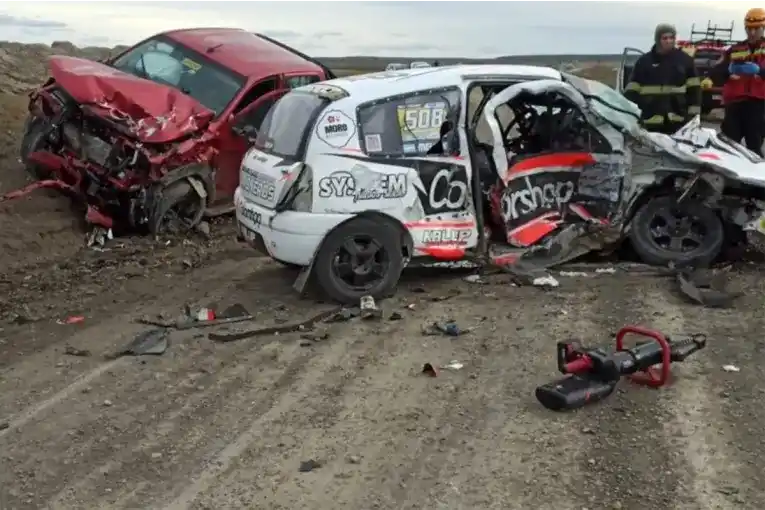 El piloto chileno chocó contra una camioneta