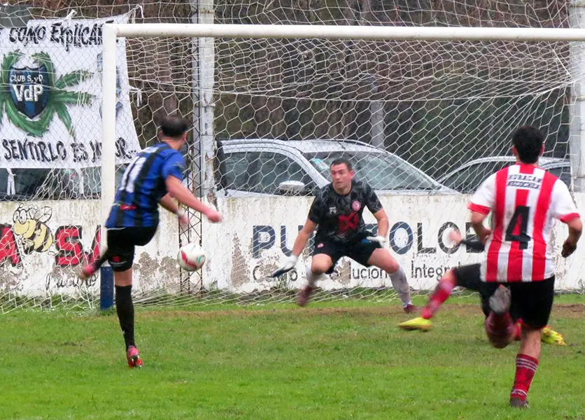 Villa del Parque. Le hizo dos a Huracán
