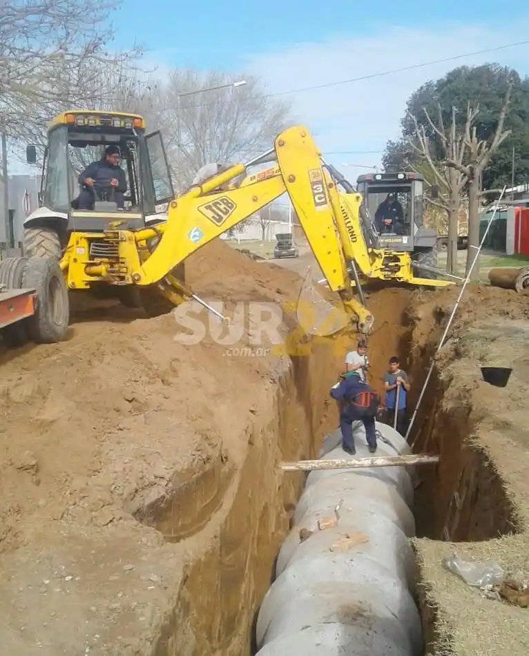 Obra municipal de entubado para evitar anegamientos frente al CIC