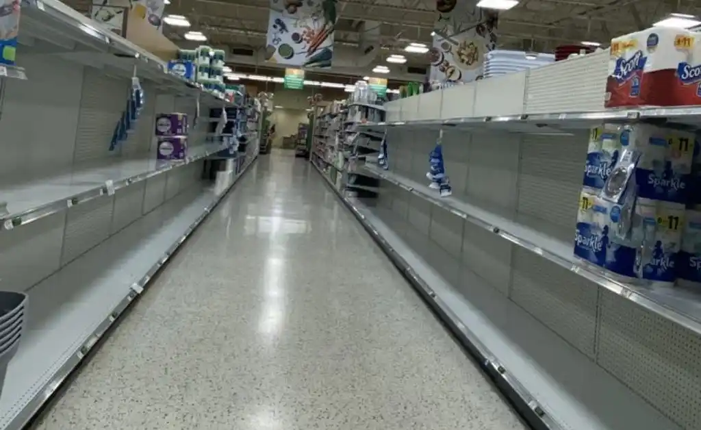 El avance de Ómicron provoca desabastecimiento en supermercados de EE.UU.