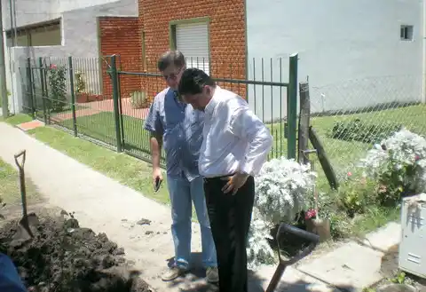 Raúl Arroyo supervisó obras de gas en Larroque