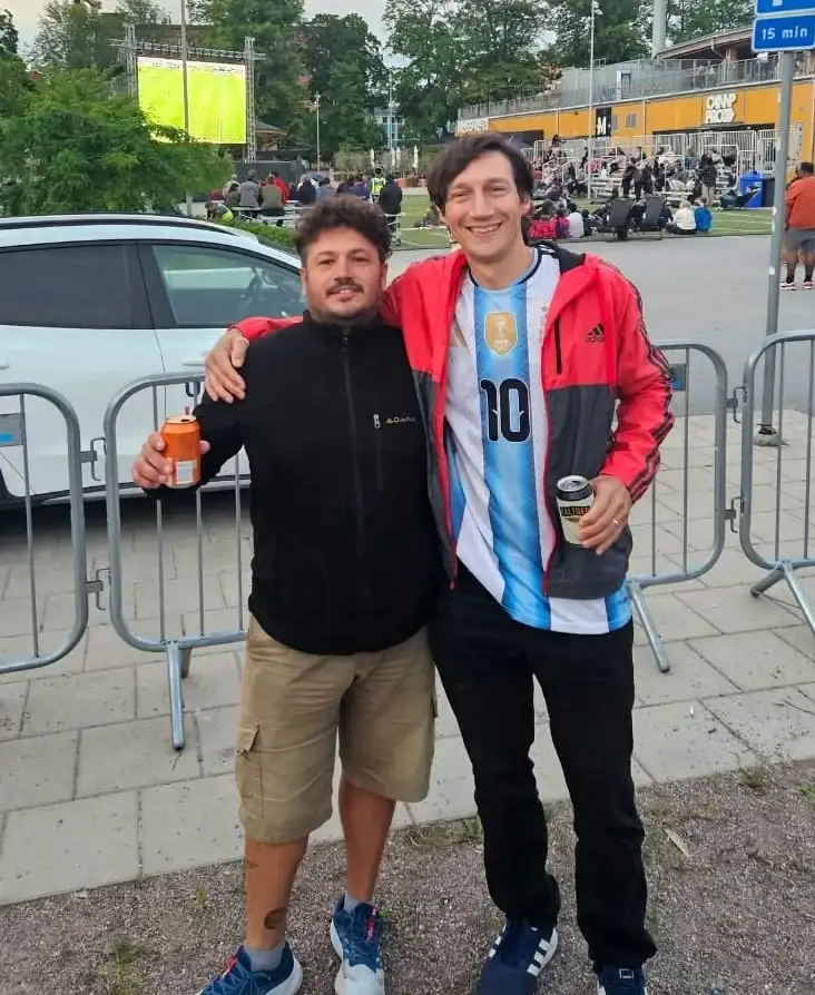 Esteban y Leo, inmensa felicidad de reencuentro-