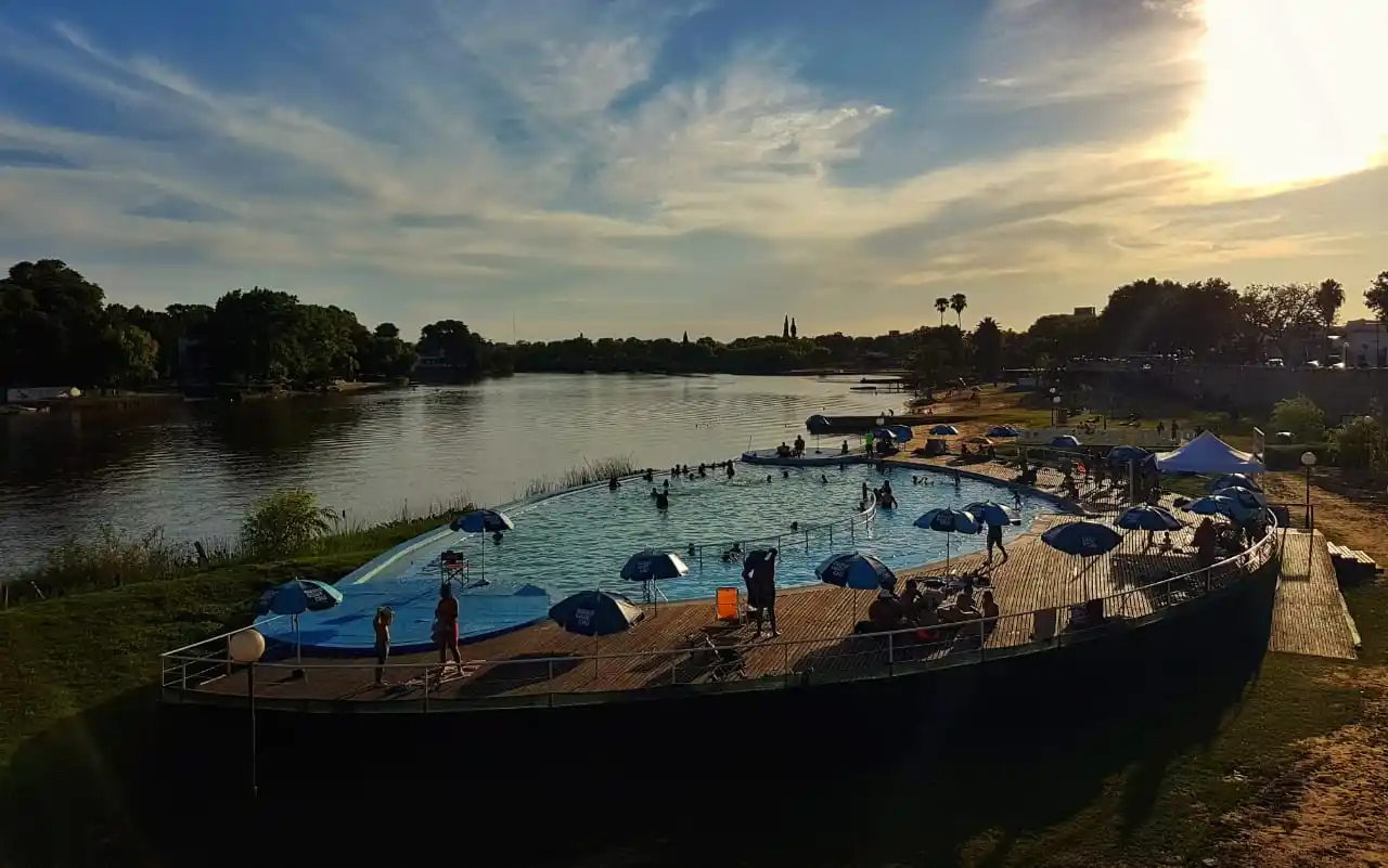 Por cuarto año, la pileta de la Playa del Puente será de acceso público