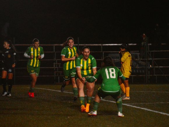 Las "Tiburonas" lo dieron vuelta y los tres puntos quedaron en Mar del Plata