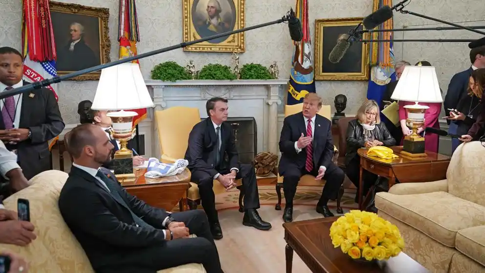 Polémica en Brasil: Bolsonaro quiere nombrar embajador a su hijo