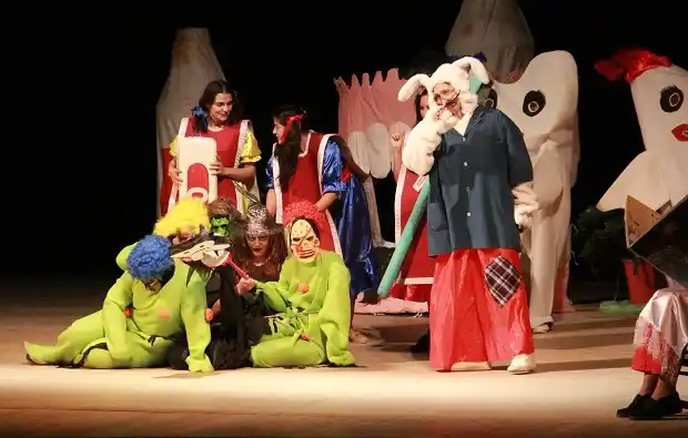 El Hospitalito Baggio presentó la obra del “Doctor Muelita” en el Teatro Gualeguaychú