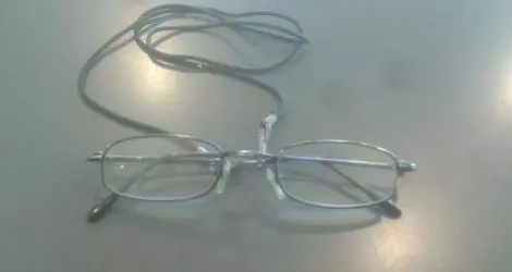 Anteojos encontrados en el probador de Pampero