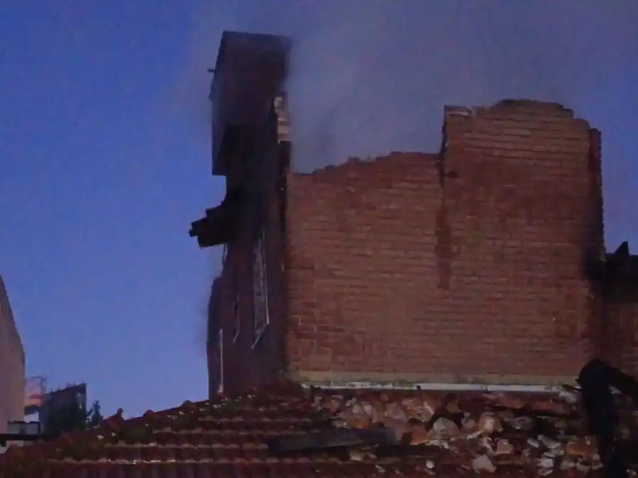 Tragedia en Del Viso: tres jóvenes murieron tras voraz incendio en una vivienda