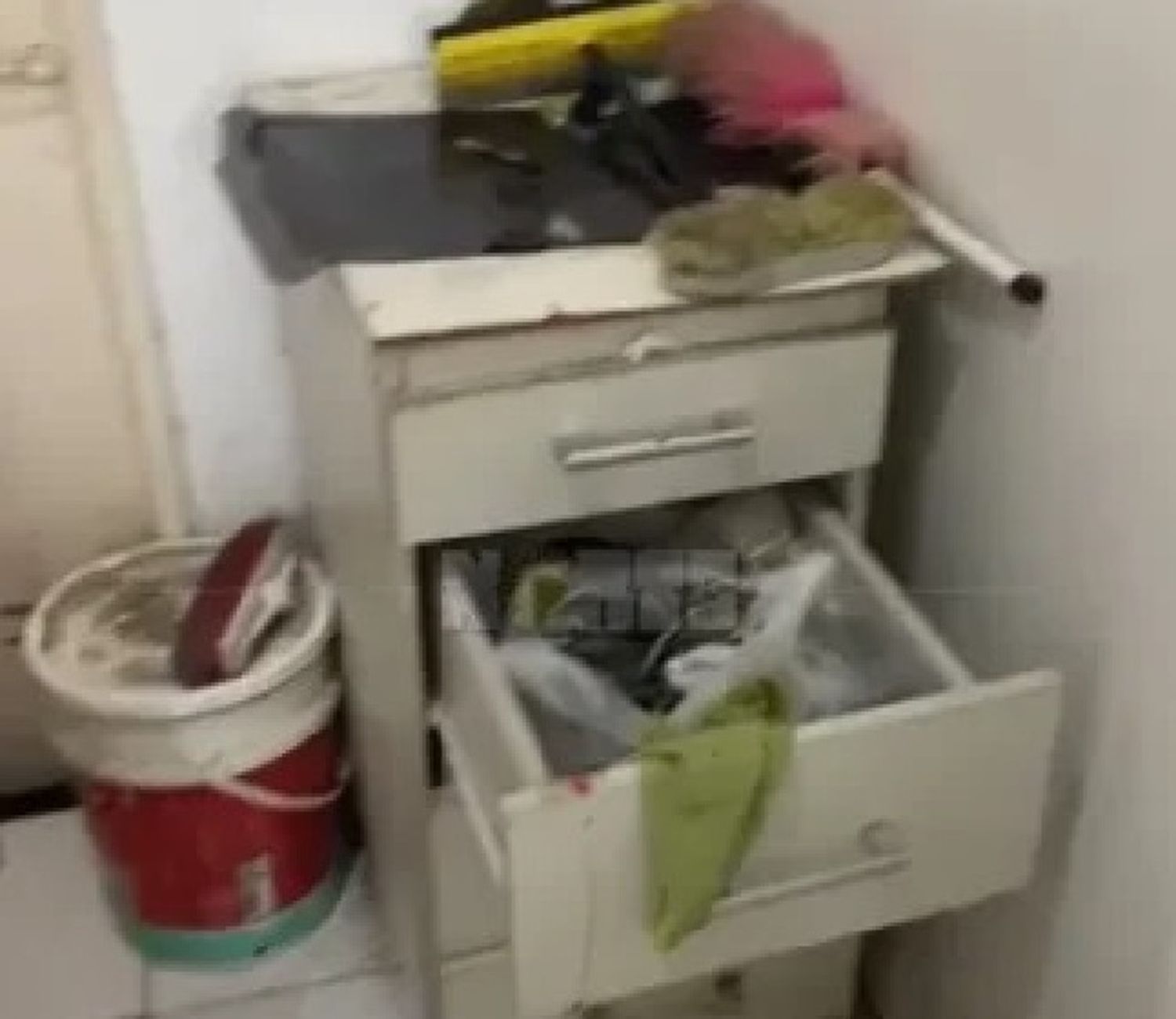 La cajonera donde la mujer dejó a su hijo. Foto: Gentileza Diario Norte Chaco