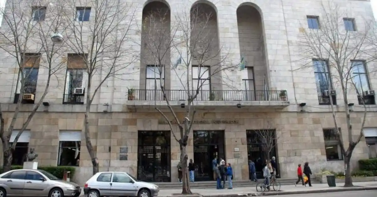 El Ejecutivo espera la respuesta de los municipales a su oferta del 18%