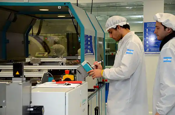 Boudou visita planta de nanotecnología en Chascomús