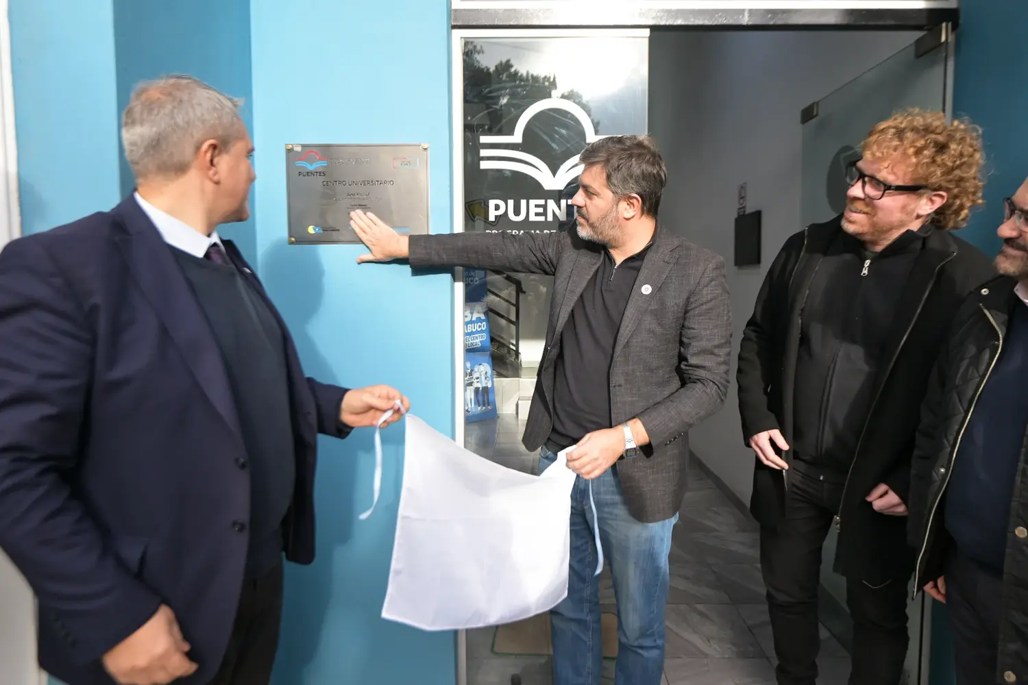 Chacabuco: Bianco y Golía entregaron computadoras a estudiantes e inauguraron equipamiento del Centro Universitario