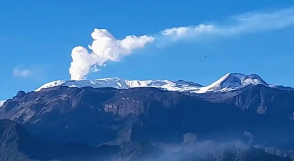 ¡COLOMBIA MANTIENE ALERTA NARANJA! Por inestabilidad del volcán Nevado del Ruiz