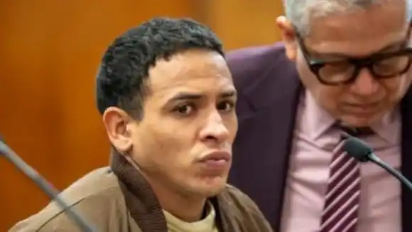 ¡$15.000! Afirman que venezolano que golpeó a policías en Times Square salió en libertad, sacerdote pagó fianza