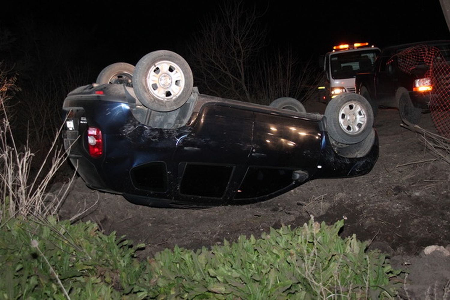 Espectacular vuelco de una camioneta