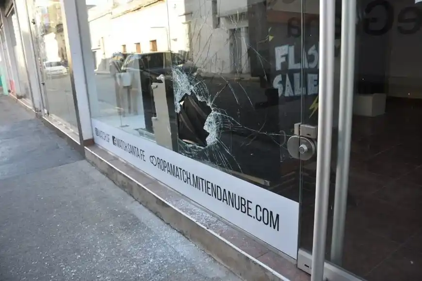 Los daños en el local ubicado en Eva Perón 2900