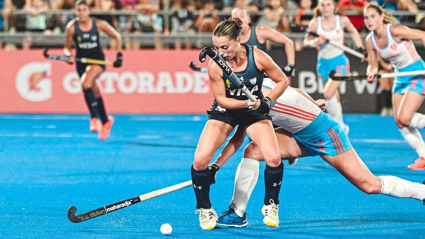 Las Leonas, con Bruggesser, van por un lugar en la final