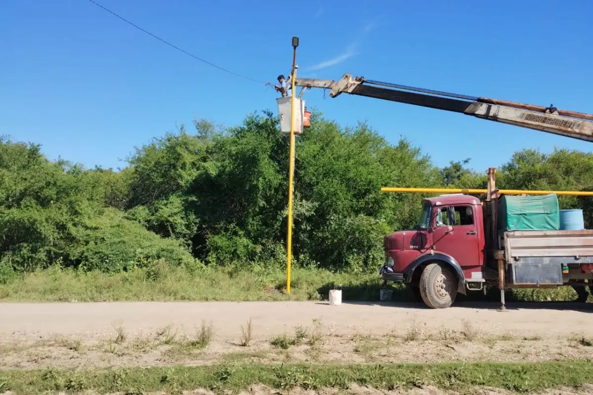 Instalaron más de 40 nuevas columnas de iluminación en la ciudad