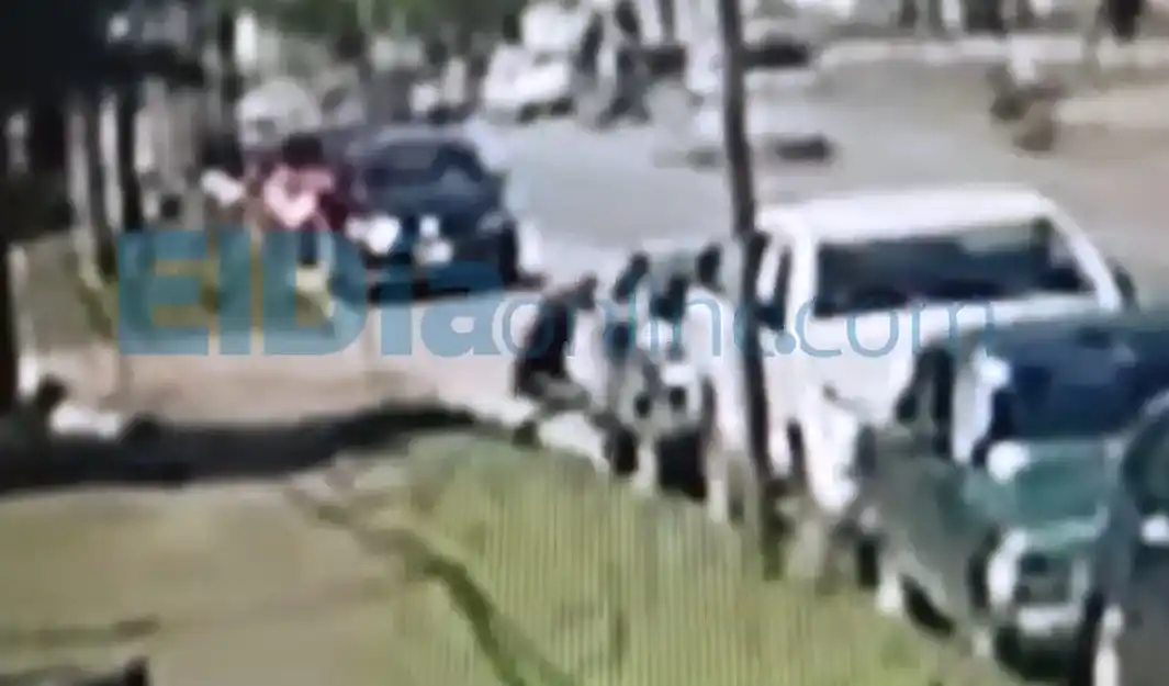 Un video muestra el momento en que Mujica roba un stereo antes de ser detenido 