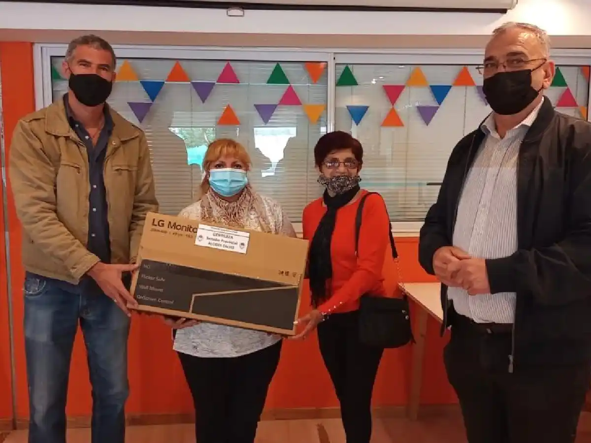 Santa Fe entregó aportes a Frontera   