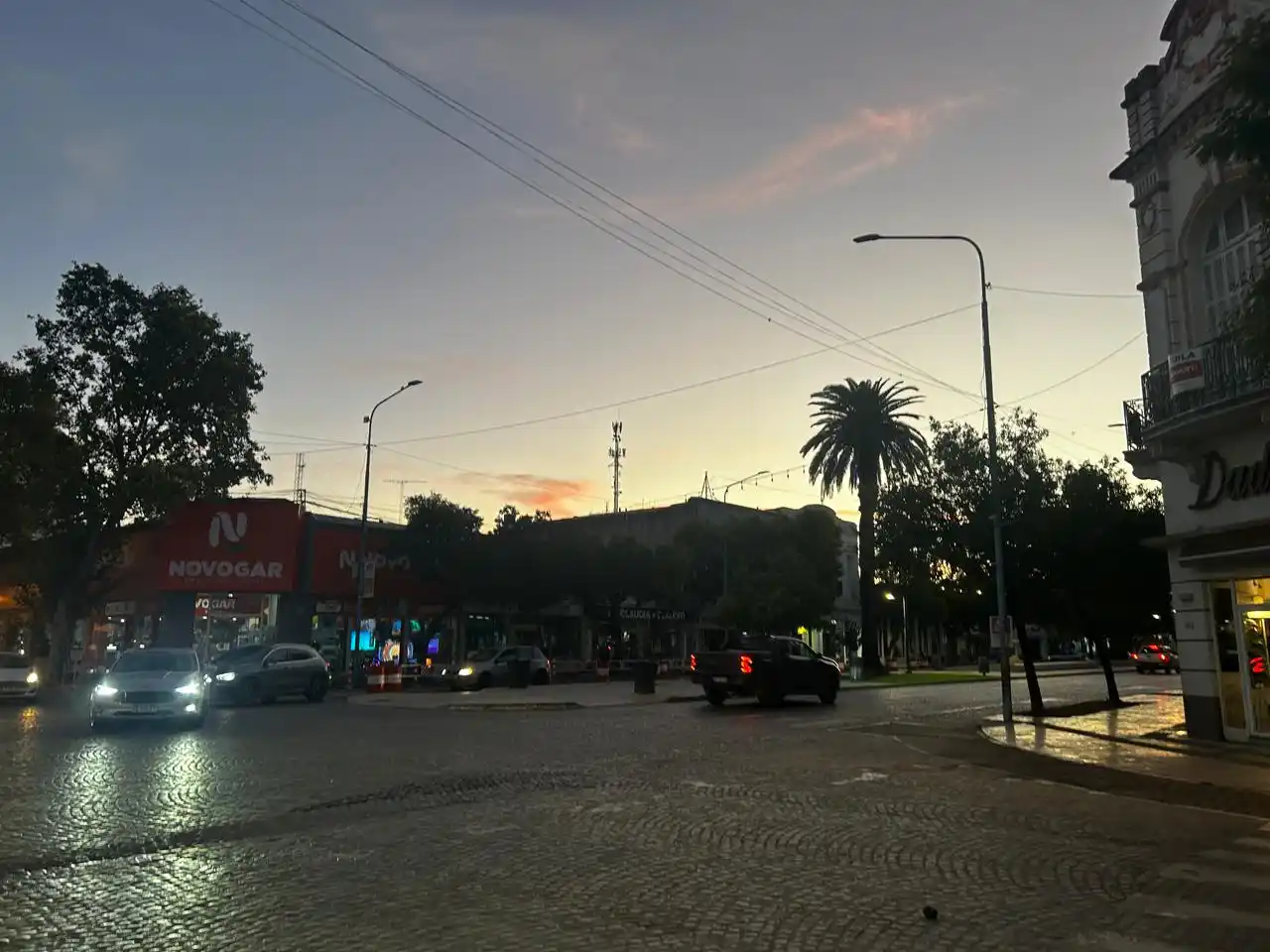 CLIMA AMANECER CIELO CASI DESPEJADO CENTRO - 4