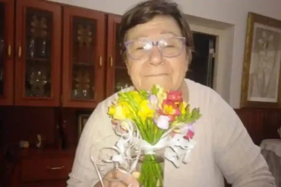 Con las fresias solidarias de Adelina, se recaudaron 202.500 pesos para Bomberos Voluntarios de Esperanza