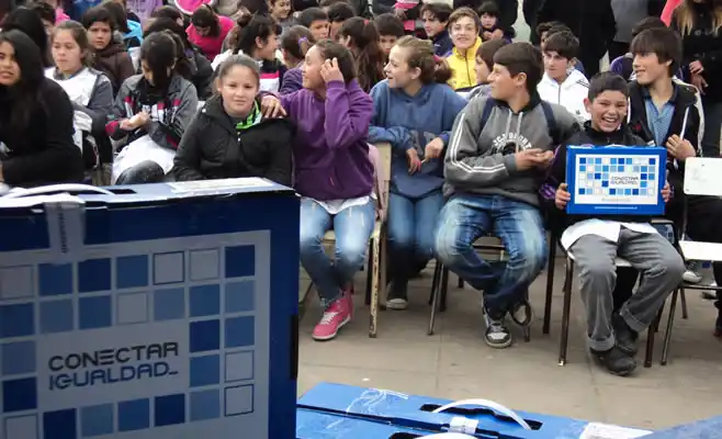 Campana: Anses entregó 182 netbooks del plan Conectar Igualdad