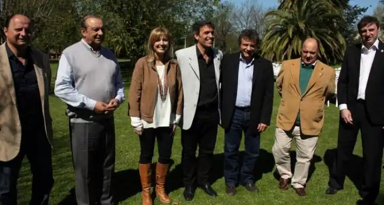 Guacone viajó a Carmen de Areco y entregó nota del Comité de Crisis a Álvarez Rodríguez