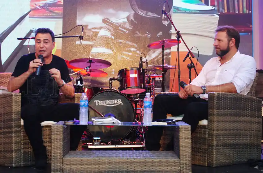 Sietecase presentó su nueva novela: "El disparador es un hecho real"