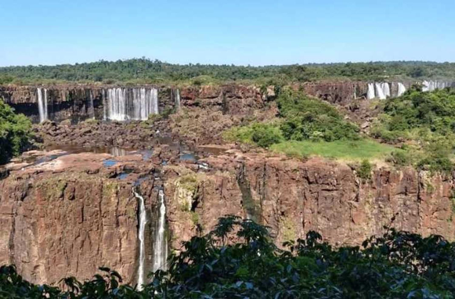 Fenómeno inédito: se secaron las famosas Cataratas del Iguazú