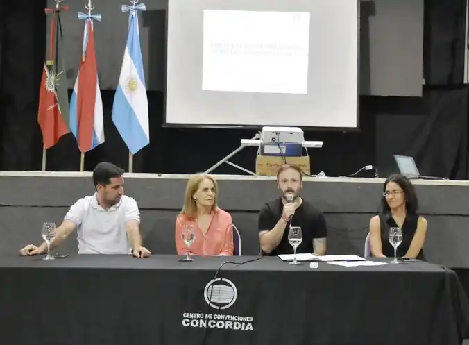  “Queremos jerarquizar y enaltecer la   administración pública”