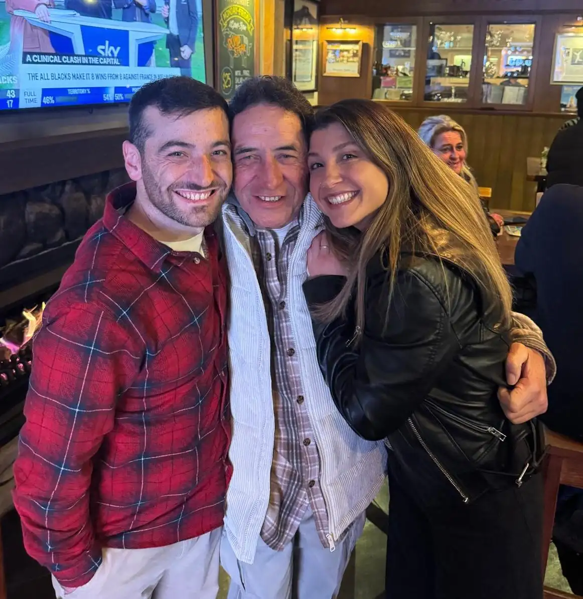 Harry de Nueva Zelanda y Nico de Argentina. Compañeros de trabajo desde hace dos años y medio-
