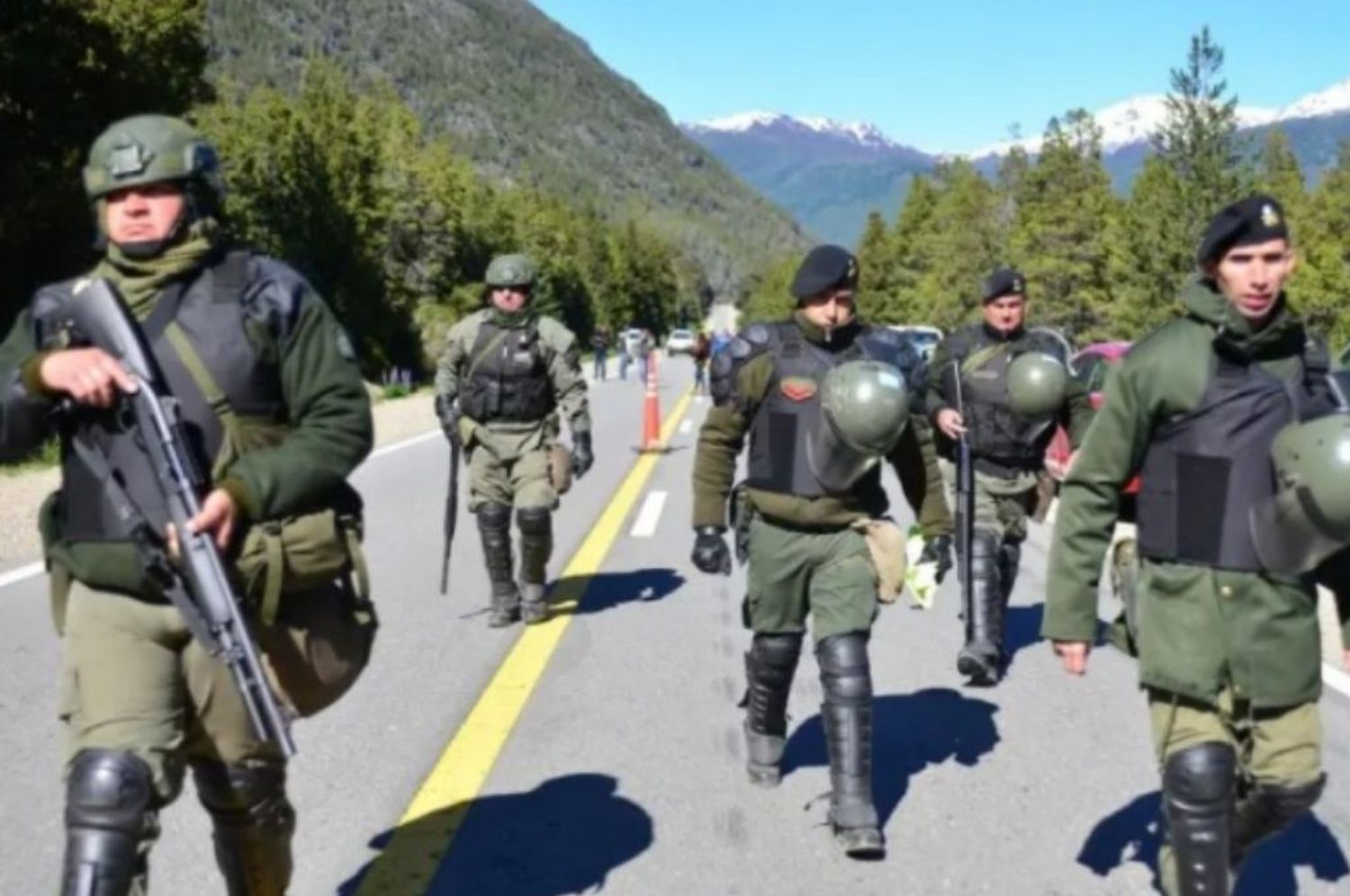 Gendarmería patrulla El Bolsón para frenar la conflictividad mapuche