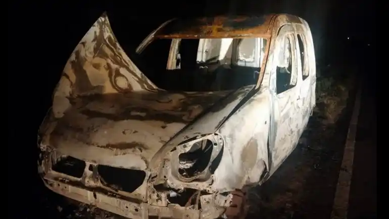 Descartaron que la camioneta quemada haya sido usada por los prófugos