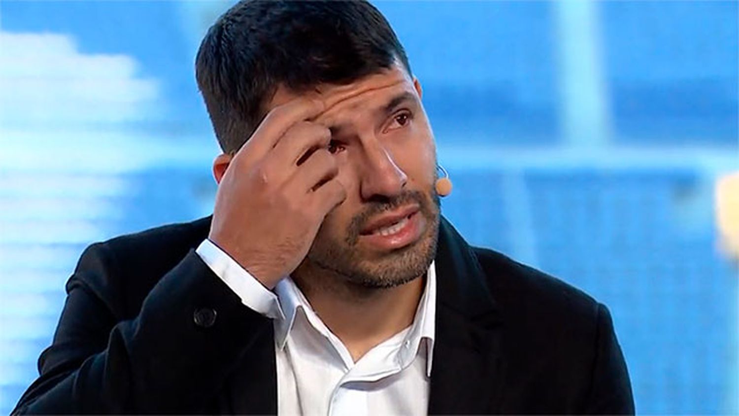 Conmovido, Sergio Agüero anunció su retiro