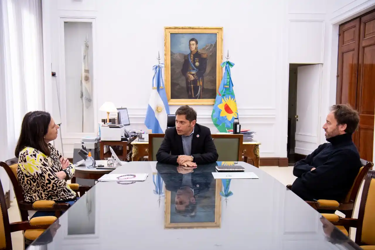 Kicillof anunció un bono y aumentos en jubilaciones y pensiones: "El objetivo es acompañar a los y las bonaerenses"