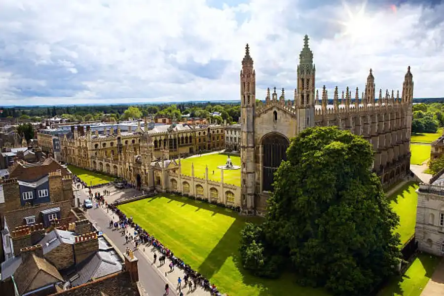 El Intendente participa de una reunión en la Universidad de Cambridge